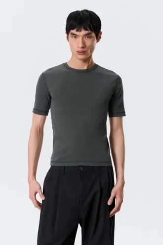 Camiseta de corte recto y entallado con canalé – Gris oscuro lavado