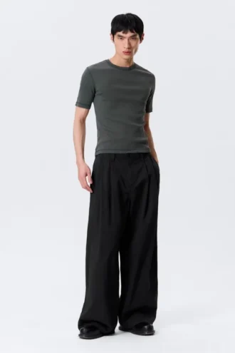 Camiseta de corte recto y entallado con canalé – Gris oscuro lavado