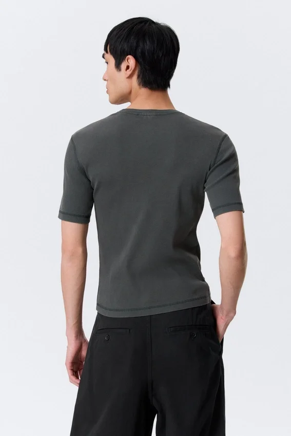 Camiseta de corte recto y entallado con canalé – Gris oscuro lavado Camiseta de corte recto y entallado con canalé – Gris oscuro lavado