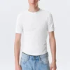 Camiseta de corte recto y entallado con cuello acanalado – Blanca Camiseta de corte recto y entallado con cuello acanalado – Blanca