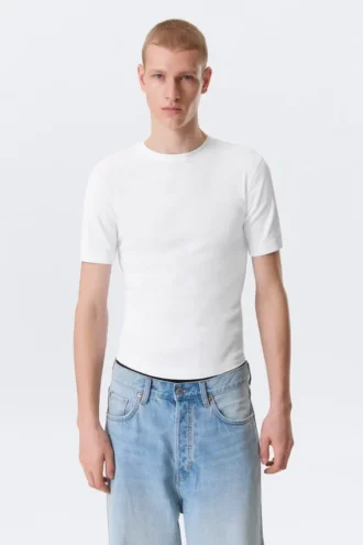 Camiseta de corte recto y entallado con cuello acanalado – Blanca