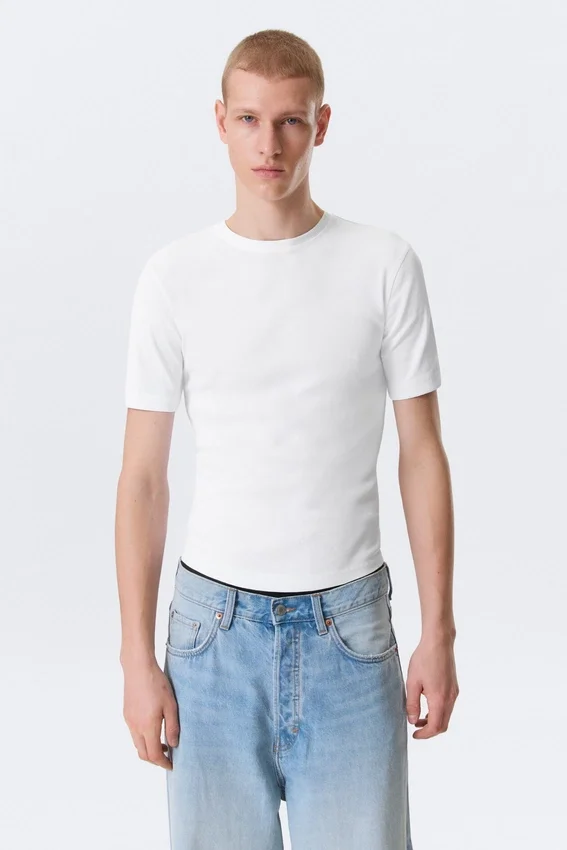 Camiseta de corte recto y entallado con cuello acanalado – Blanca Camiseta de corte recto y entallado con cuello acanalado – Blanca