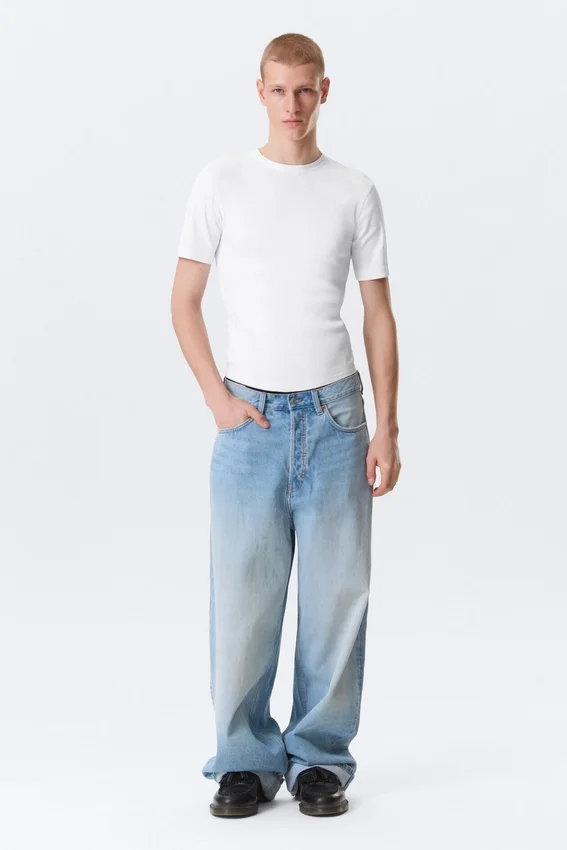 Camiseta de corte recto y entallado con cuello acanalado – Blanca Camiseta de corte recto y entallado con cuello acanalado – Blanca