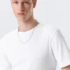 Camiseta de corte recto y entallado con cuello acanalado – Blanca Camiseta de corte recto y entallado con cuello acanalado – Blanca