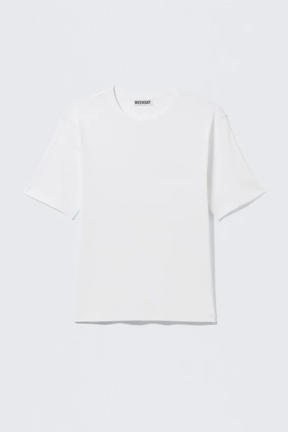 Camiseta de corte recto y entallado con cuello acanalado – Blanca Camiseta de corte recto y entallado con cuello acanalado – Blanca