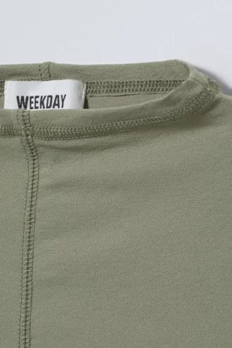 Camiseta de cuello alto Jen – Verde caqui