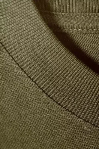 Camiseta de cuello redondo holgada – Verde oscuro