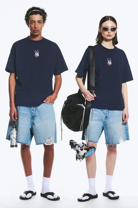 Camiseta de fútbol holgada y cuadrada de Toffs – Azul oscuro Camiseta de fútbol holgada y cuadrada de Toffs – Azul oscuro
