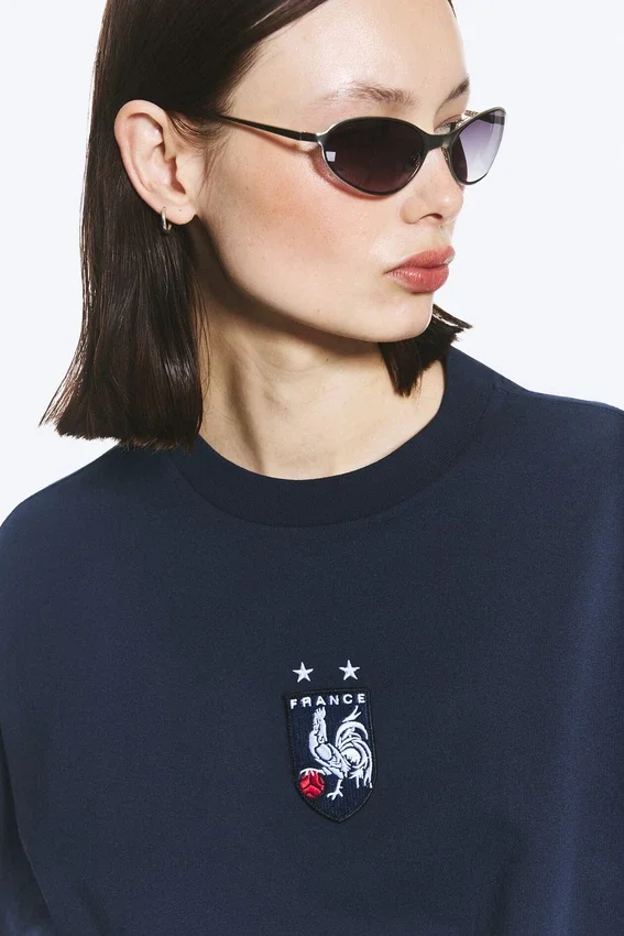 Camiseta de fútbol holgada y cuadrada de Toffs – Azul oscuro Camiseta de fútbol holgada y cuadrada de Toffs – Azul oscuro