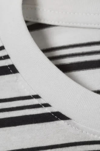 Camiseta de manga larga a rayas de corte holgado – Rayas blancas y negras