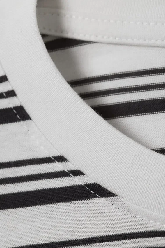 Camiseta de manga larga a rayas de corte holgado – Rayas blancas y negras Camiseta de manga larga a rayas de corte holgado – Rayas blancas y negras