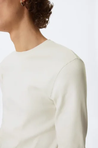 Camiseta de manga larga acanalada – Blanco apagado Camiseta de manga larga acanalada – Blanco apagado