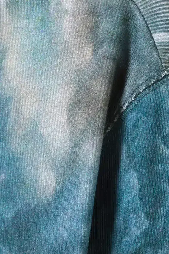 Camiseta de manga larga acanalada – Estampado de dragón en gris y azul Camiseta de manga larga acanalada – Estampado de dragón en gris y azul