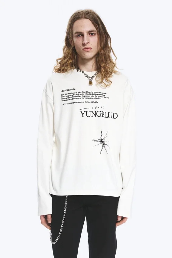 Camiseta de manga larga con estampado Yungblud de corte holgado – Blanco roto Camiseta de manga larga con estampado Yungblud de corte holgado – Blanco roto