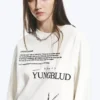 Camiseta de manga larga con estampado Yungblud de corte holgado – Blanco roto Camiseta de manga larga con estampado Yungblud de corte holgado – Blanco roto