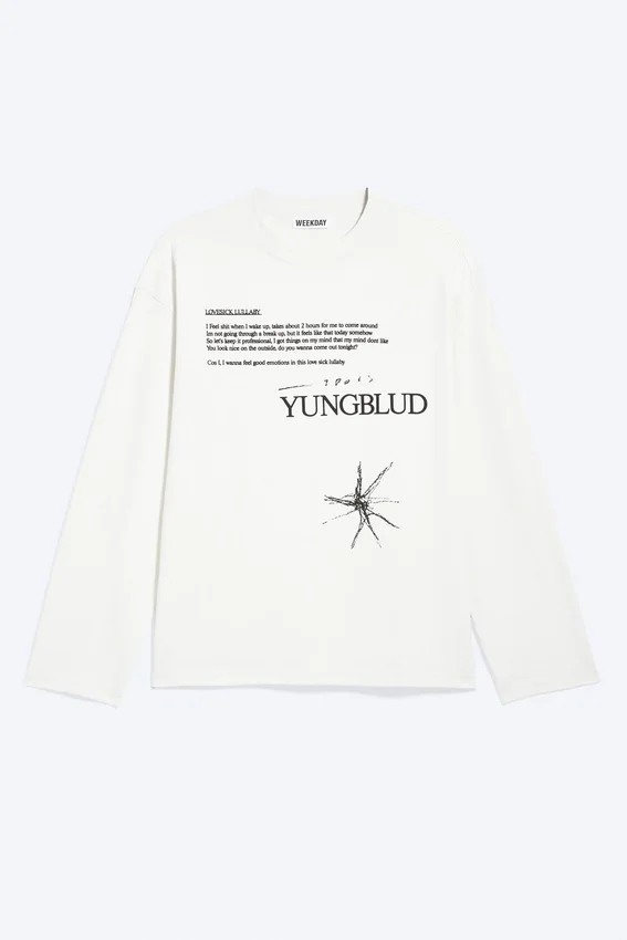 Camiseta de manga larga con estampado Yungblud de corte holgado – Blanco roto Camiseta de manga larga con estampado Yungblud de corte holgado – Blanco roto