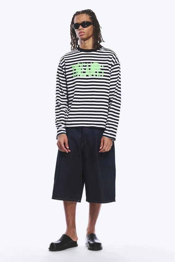 Camiseta de manga larga con estampados gráficos y corte holgado – Rayas blancas y negras – Dreams Camiseta de manga larga con estampados gráficos y corte holgado – Rayas blancas y negras – Dreams