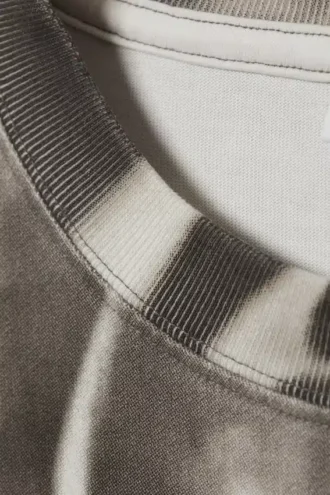 Camiseta de manga larga con estampados gráficos y corte recto – Gris oscuro – Estampado de dragón Camiseta de manga larga con estampados gráficos y corte recto – Gris oscuro – Estampado de dragón