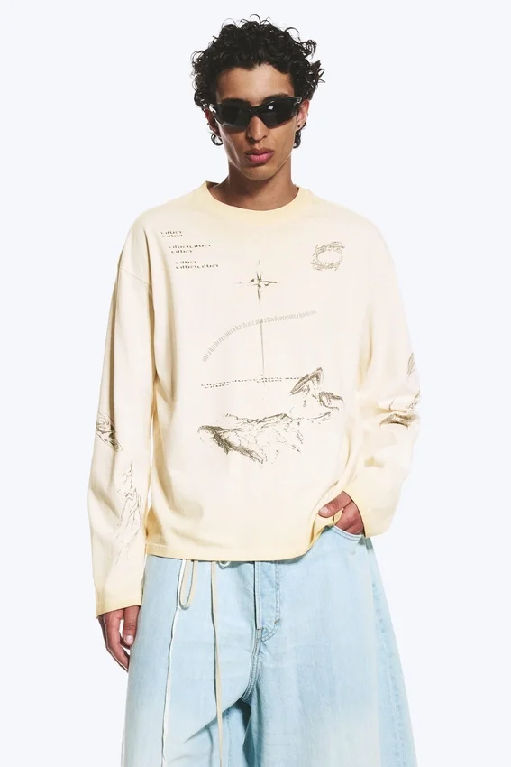 Camiseta de manga larga con estampados gráficos y corte recto – Light Dusty Mole – Sketch Camiseta de manga larga con estampados gráficos y corte recto – Light Dusty Mole – Sketch