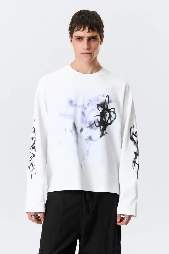 Camiseta de manga larga con estampados y corte holgado – Blanca – Airways Camiseta de manga larga con estampados y corte holgado – Blanca – Airways