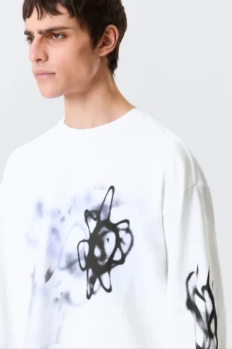 Camiseta de manga larga con estampados y corte holgado – Blanca – Airways Camiseta de manga larga con estampados y corte holgado – Blanca – Airways