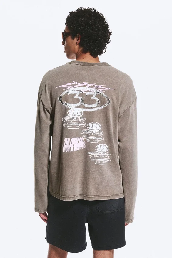 Camiseta de manga larga con estampados y corte holgado – Dark Mole – Mezcla de logotipos Camiseta de manga larga con estampados y corte holgado – Dark Mole – Mezcla de logotipos