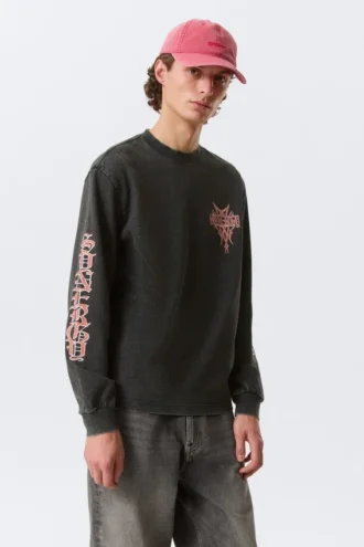 Camiseta de manga larga con estampados y corte holgado – Gris lavado – Estampado rojo