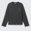 Camiseta de manga larga con estampados y corte holgado – Gris oscuro – Tristar