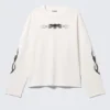 Camiseta de manga larga con estampados y corte recto – Blanca – Calavera y llamas Camiseta de manga larga con estampados y corte recto – Blanca – Calavera y llamas