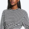 Camiseta de manga larga con fruncidos – Rayas negras y grises Camiseta de manga larga con fruncidos – Rayas negras y grises