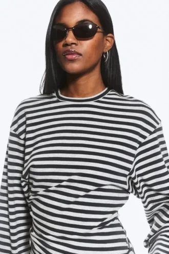 Camiseta de manga larga con fruncidos – Rayas negras y grises