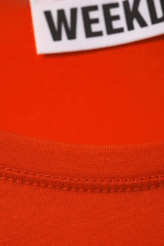Camiseta de manga larga de corte ajustado – Naranja brillante Camiseta de manga larga de corte ajustado – Naranja brillante