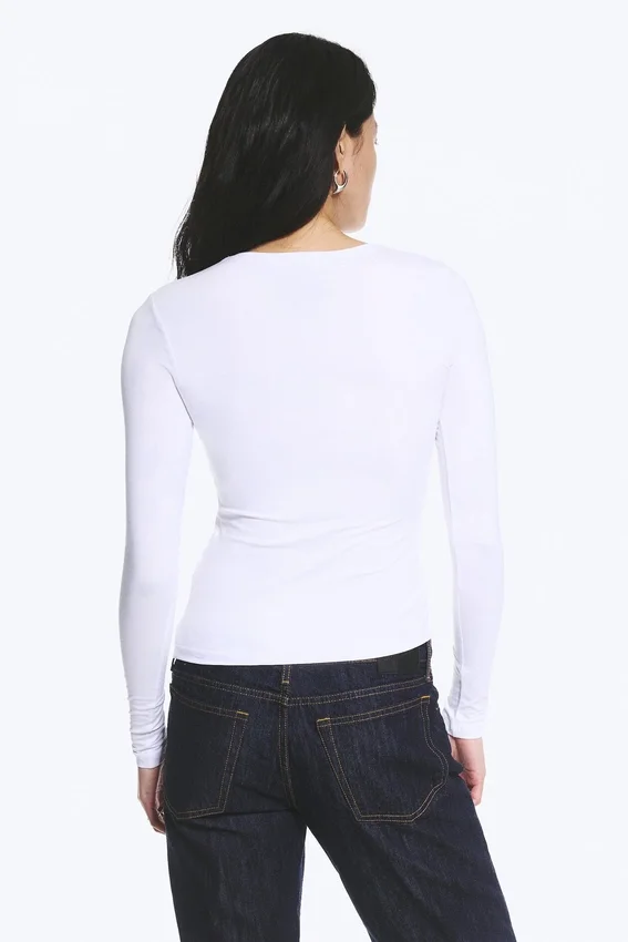 Camiseta de manga larga de corte entallado – Blanca Camiseta de manga larga de corte entallado – Blanca