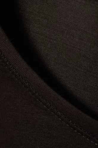 Camiseta de manga larga de corte entallado – Marrón oscuro