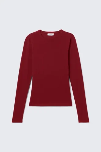Camiseta de manga larga de corte entallado – Rojo oscuro