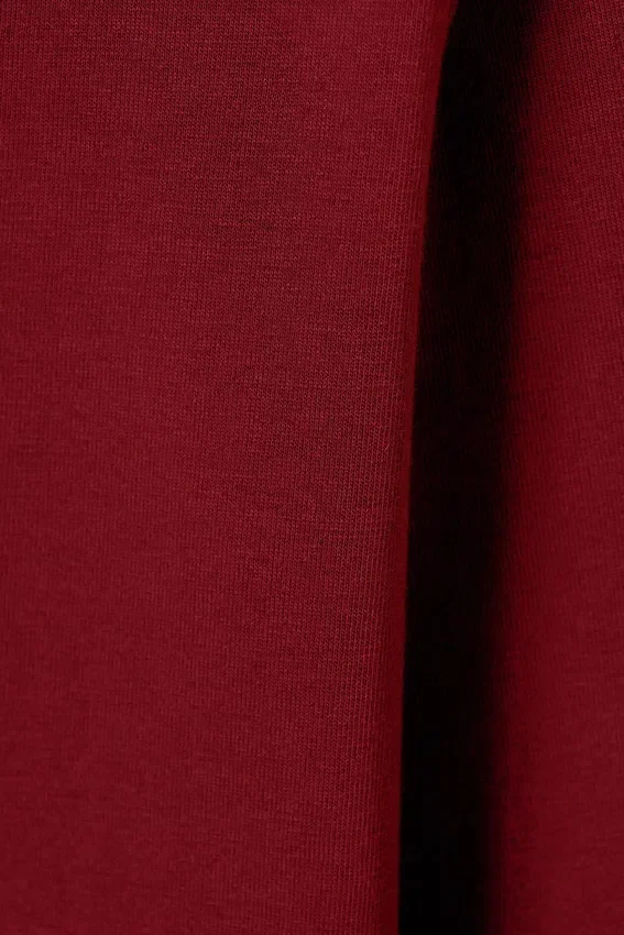 Camiseta de manga larga de corte entallado – Rojo oscuro Camiseta de manga larga de corte entallado – Rojo oscuro