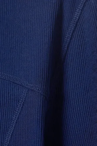 Camiseta de manga larga de malla con cuello alto – Azul brillante