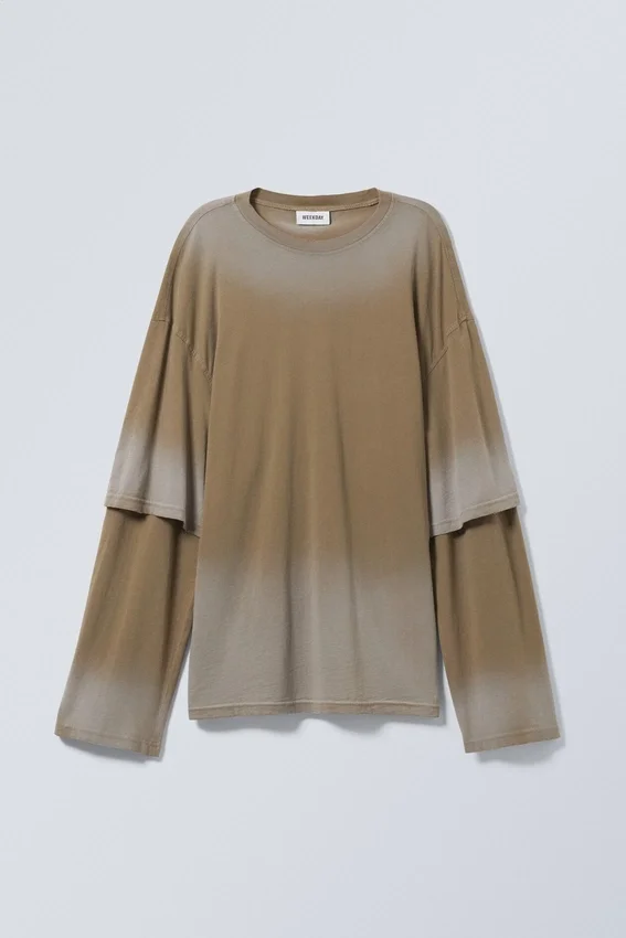 Camiseta de manga larga oversize con doble tintura – Beige oscuro degradado Camiseta de manga larga oversize con doble tintura – Beige oscuro degradado