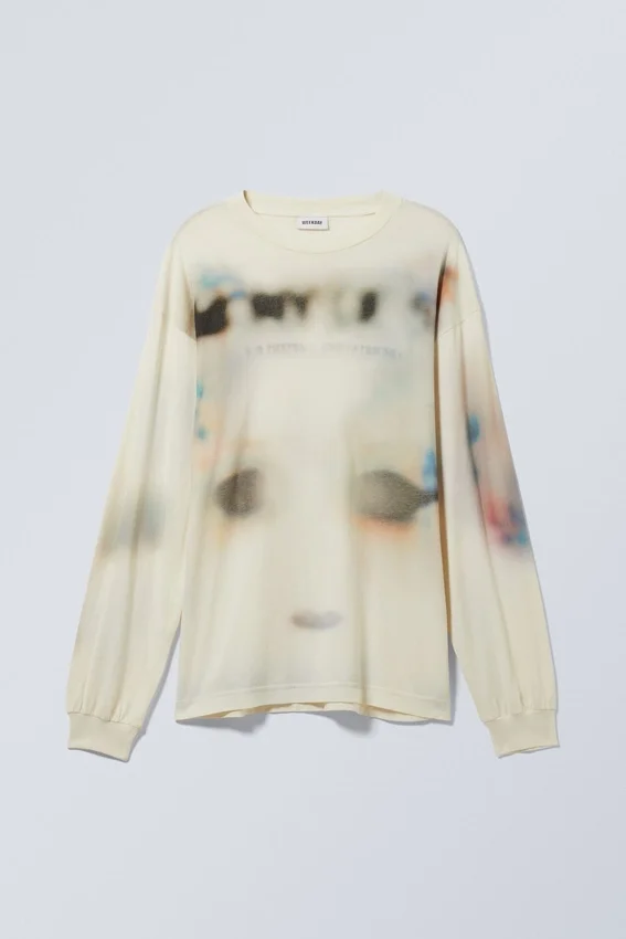Camiseta de manga larga oversize con estampados – Blanco polvoriento Camiseta de manga larga oversize con estampados – Blanco polvoriento