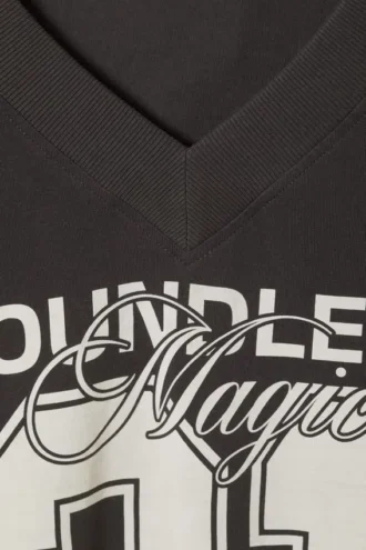 Camiseta de pantalones cortos con estampados y hombreras acolchadas – Negro