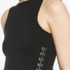Camiseta de tirantes ajustada con corchetes – Negro Camiseta de tirantes ajustada con corchetes – Negro