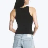 Camiseta de tirantes ajustada con corchetes – Negro Camiseta de tirantes ajustada con corchetes – Negro