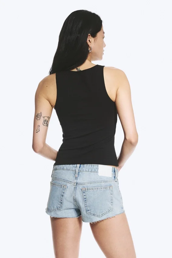 Camiseta de tirantes ajustada con corchetes – Negro Camiseta de tirantes ajustada con corchetes – Negro