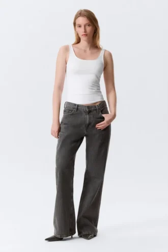 Camiseta de tirantes ajustada con cuello cuadrado – Blanca