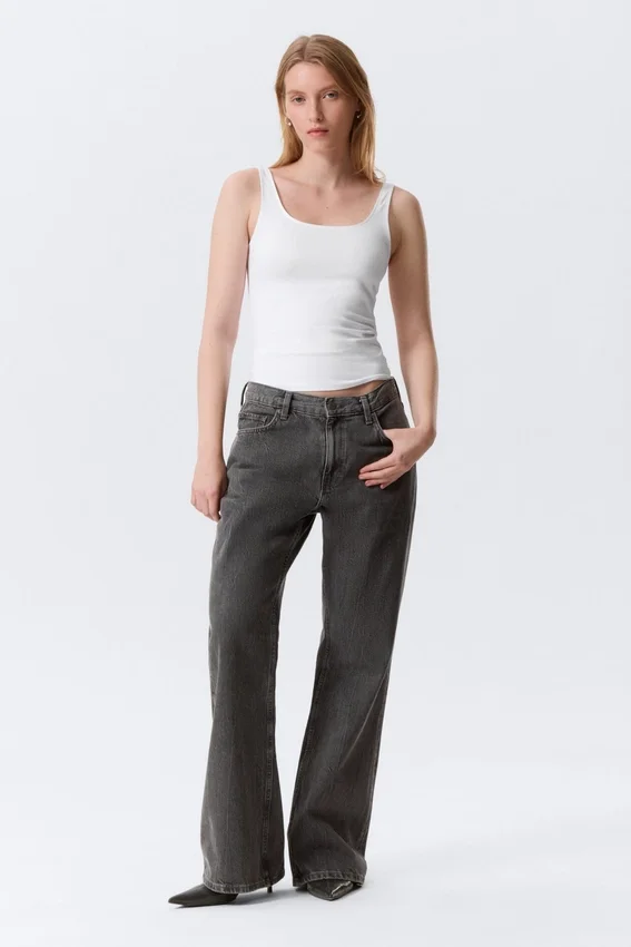 Camiseta de tirantes ajustada con cuello cuadrado – Blanca Camiseta de tirantes ajustada con cuello cuadrado – Blanca