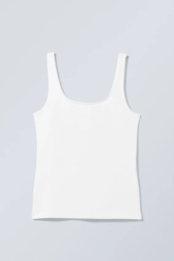 Camiseta de tirantes ajustada con cuello cuadrado – Blanca Camiseta de tirantes ajustada con cuello cuadrado – Blanca