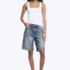 Camiseta de tirantes ajustada con cuello cuadrado y canalé – Blanca Camiseta de tirantes ajustada con cuello cuadrado y canalé – Blanca