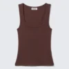 Camiseta de tirantes ajustada con cuello cuadrado y canalé – Burdeos