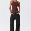 Camiseta de tirantes ajustada con espalda nadadora – Burdeos