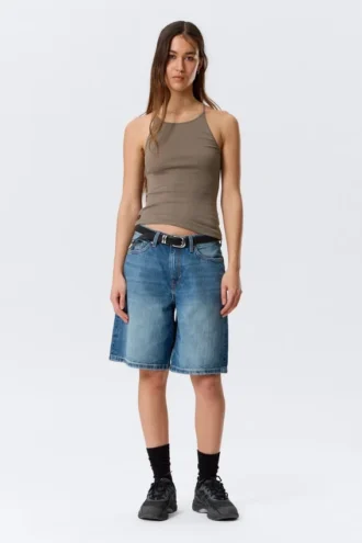 Camiseta de tirantes ajustada con espalda nadadora – Gris polvoriento